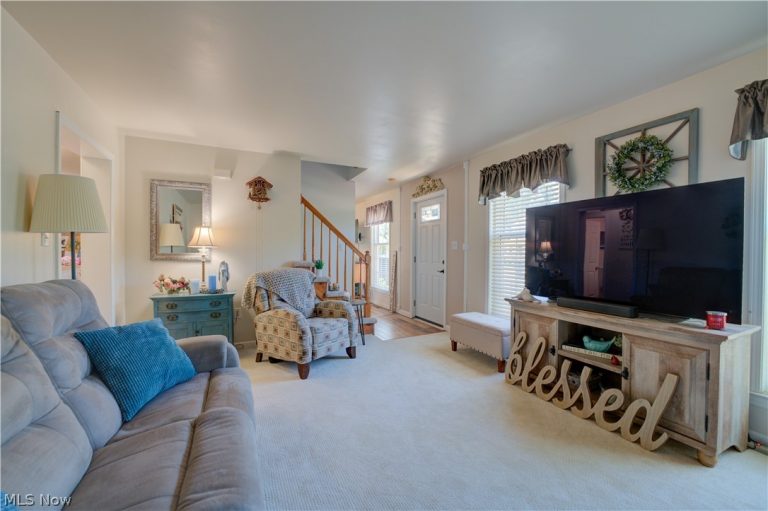 6008 Conneaut Light Drive, Vermilion, OH - Photo 2