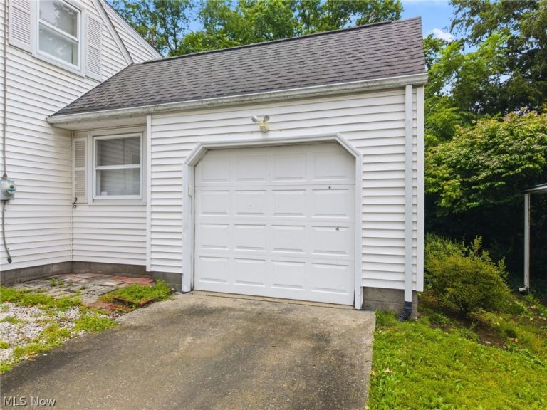 321 Woodrow Street, North Canton, OH - Photo 3