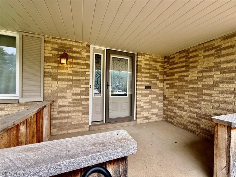 5687 Lancaster Drive, Brooklyn Heights, OH - Photo 2