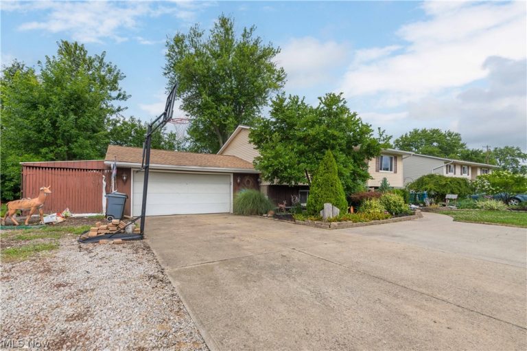 914 Stark Street, Sheffield Lake, OH - Photo 3