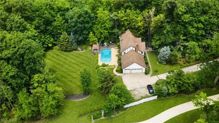 9715 Knightsbridge Lane, Concord Twp, OH - Photo 3