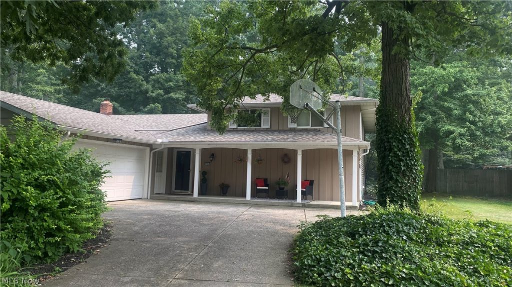27561 Linwood Circle, North Olmsted, OH