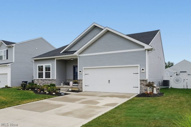 311 River Run Drive, Elyria, OH - Photo 3