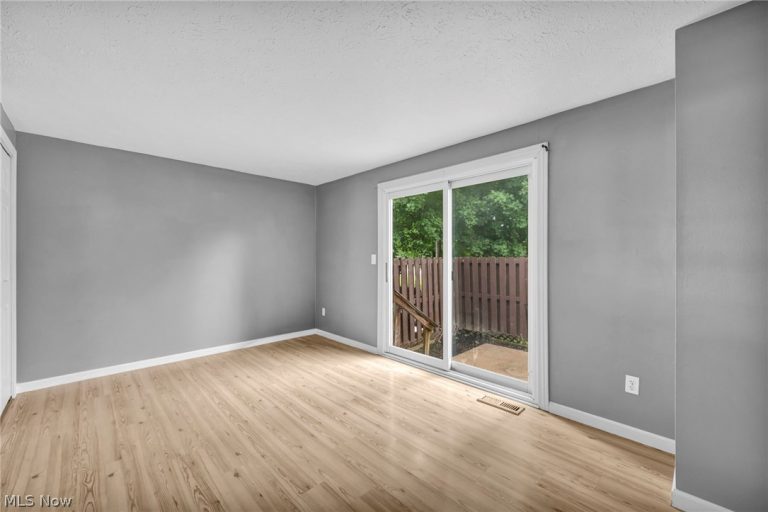 4833 Grafton Road, Brunswick, OH - Photo 8