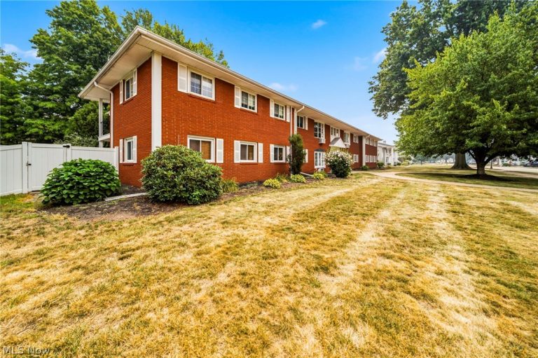 2 Meadowlawn Drive #5, Mentor, OH - Photo 3