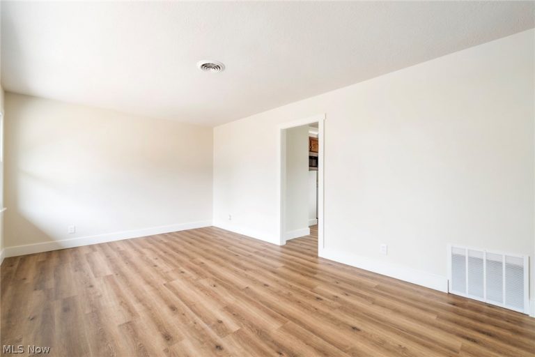 2402 Morris Avenue, Canton, OH - Photo 6