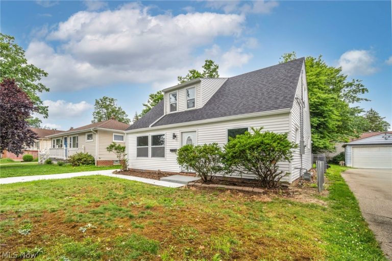 23928 Knickerbocker Road, Bay Village, OH - Photo 2