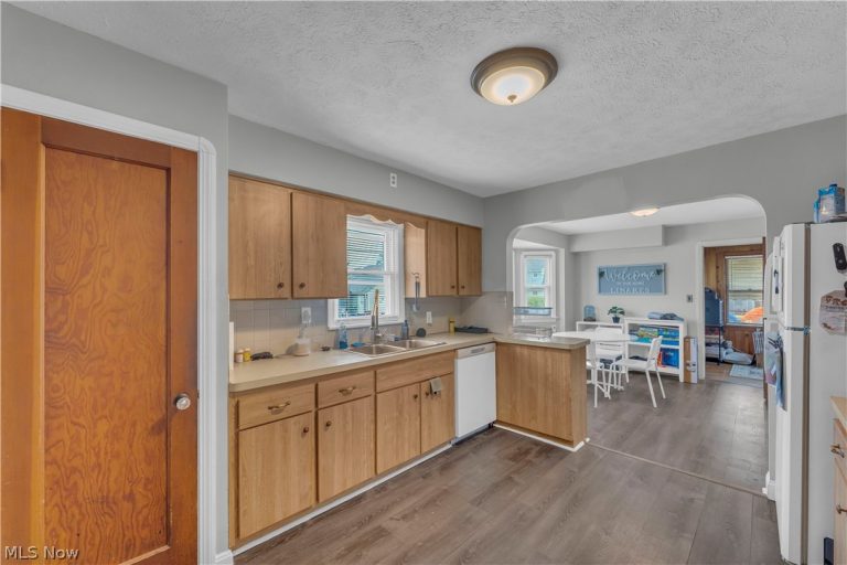 7601 Wooster, Parma, OH - Photo 6