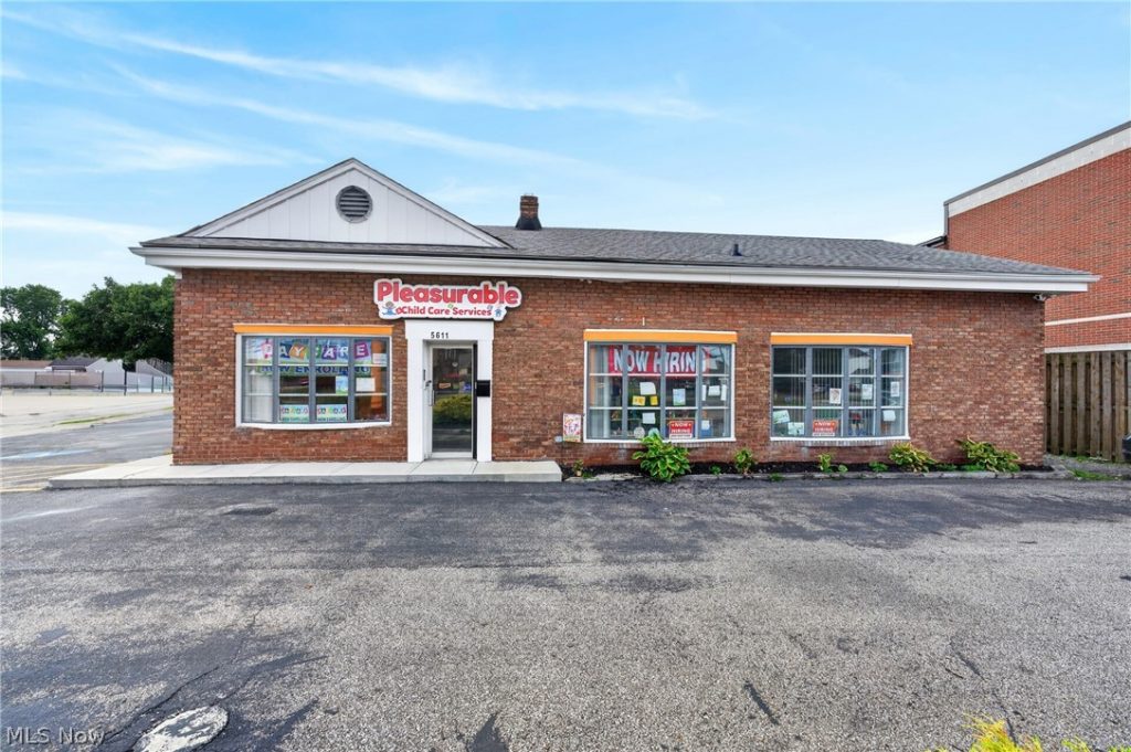 5611 Pearl Road, Parma, OH