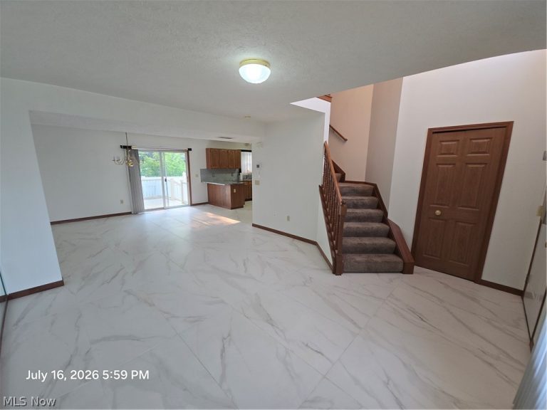 6400 Monroe Lane, North Ridgeville, OH - Photo 4
