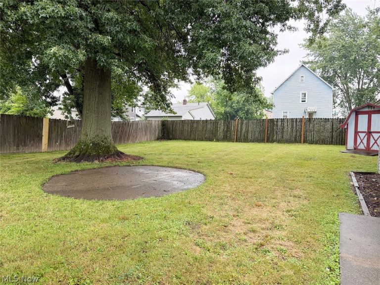 2358 Clark Avenue, Alliance, OH - Photo 6
