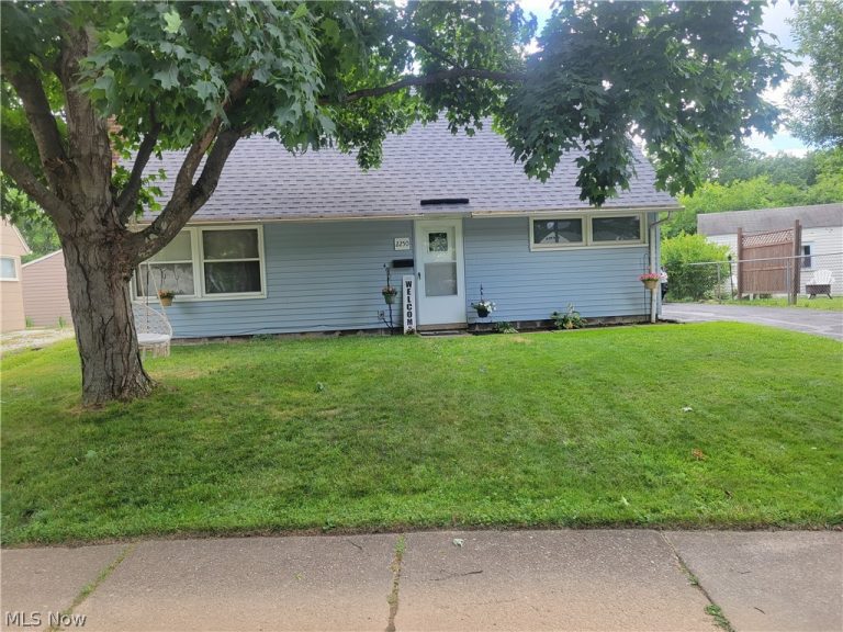 2250 Wichert Drive, Cuyahoga Falls, OH - Photo 2