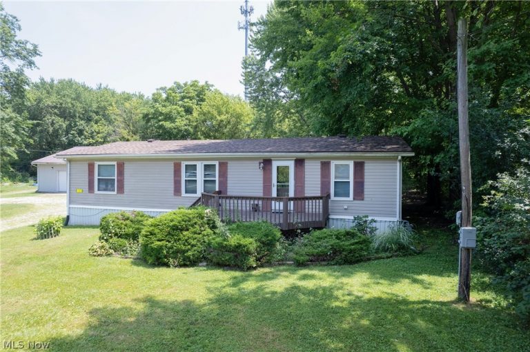 1125 Johnson Road, Sebring, OH - Photo 2