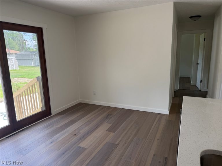 17964 Glendale Avenue, Lake Milton, OH - Photo 5
