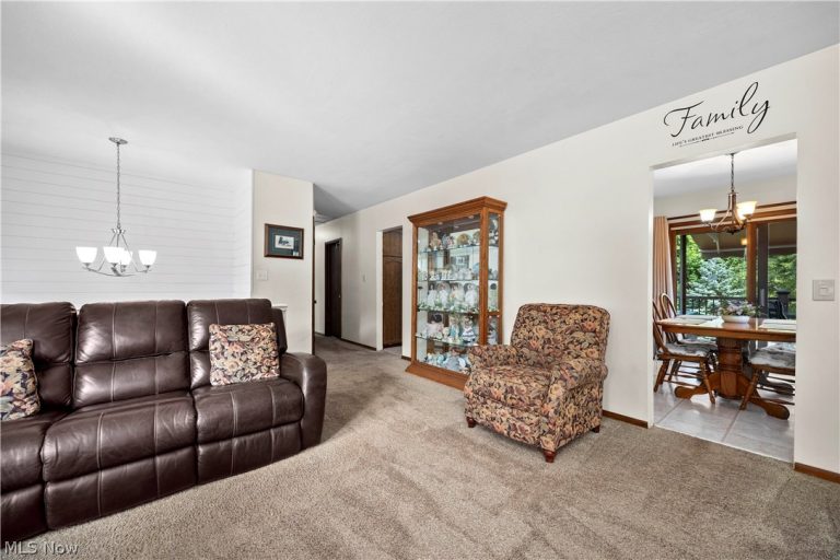 18820 Bennett Road, North Royalton, OH - Photo 4