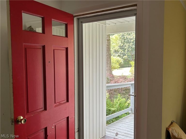 348 Hickory Hill Road, Chagrin Falls, OH - Photo 2