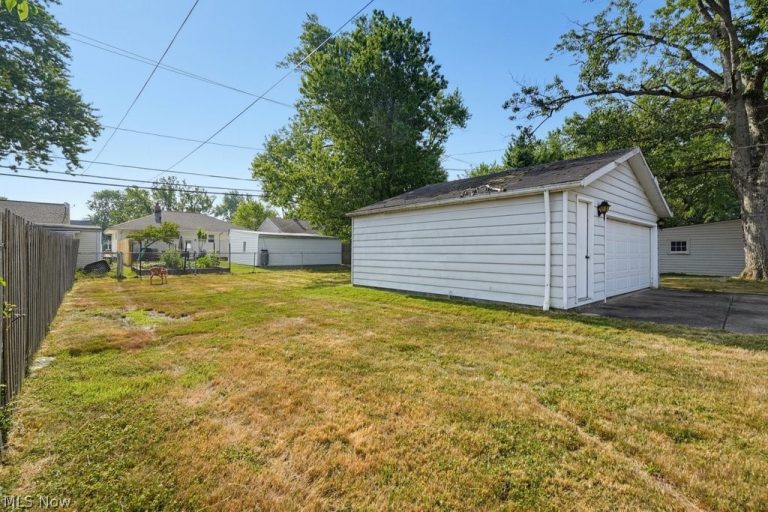 1405 Washington Boulevard, Mayfield Heights, OH - Photo 5
