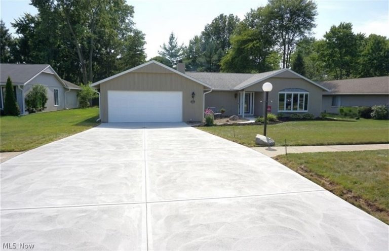 22309 Rock Creek Circle, Strongsville, OH - Photo 2