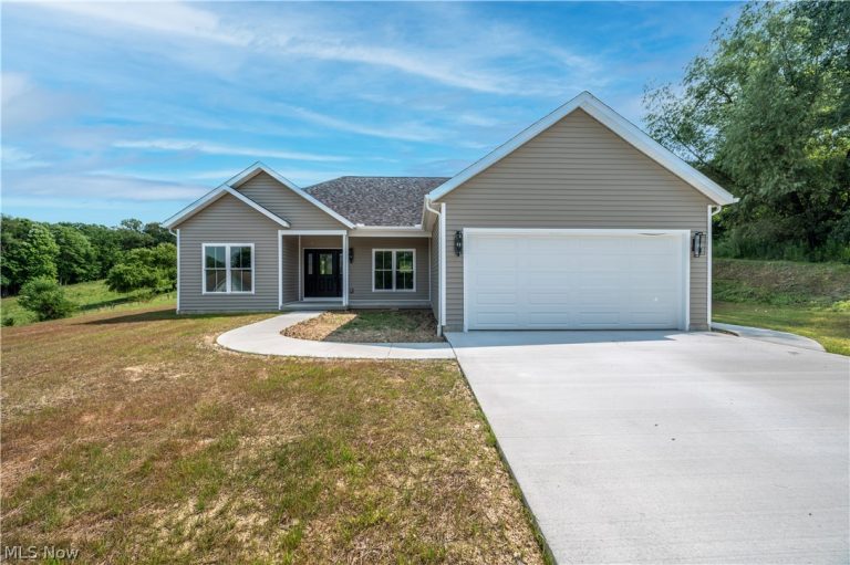 135 Hillside Drive, East Palestine, OH, 44413