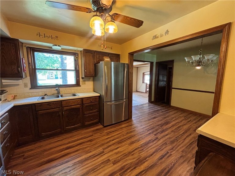 641 Matawan Drive, Campbell, OH - Photo 8