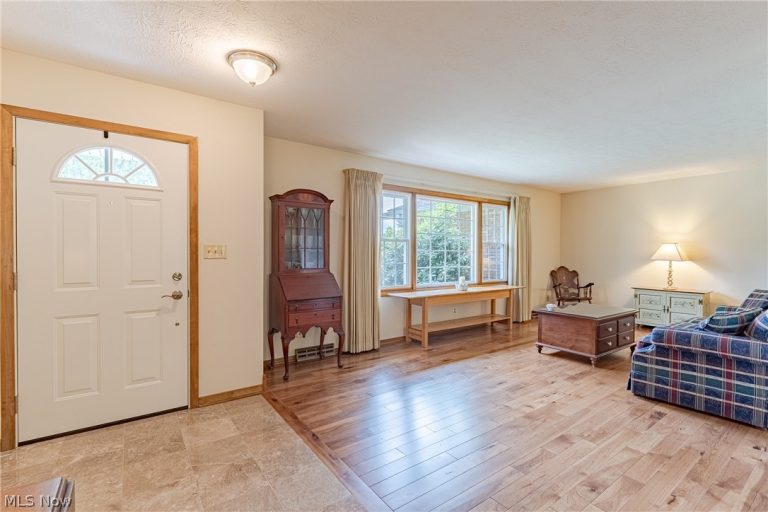 86 Blue Hill Lane, Fairlawn, OH - Photo 2