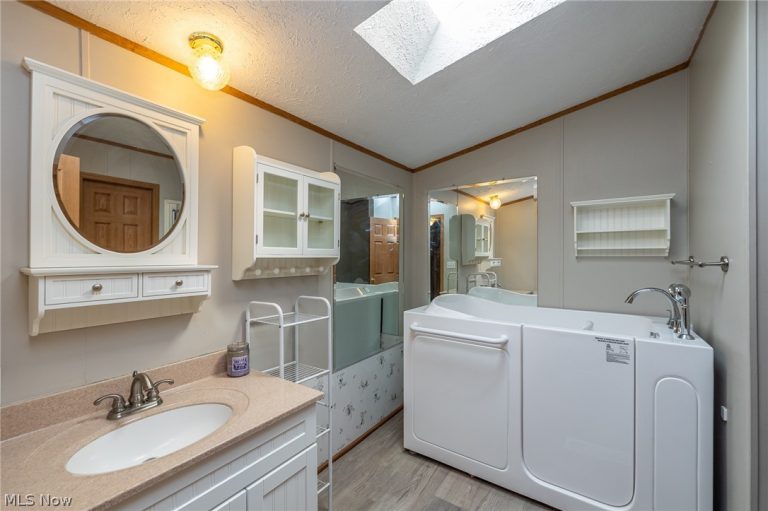 15 Elgin Oval, Olmsted Twp, OH - Photo 6