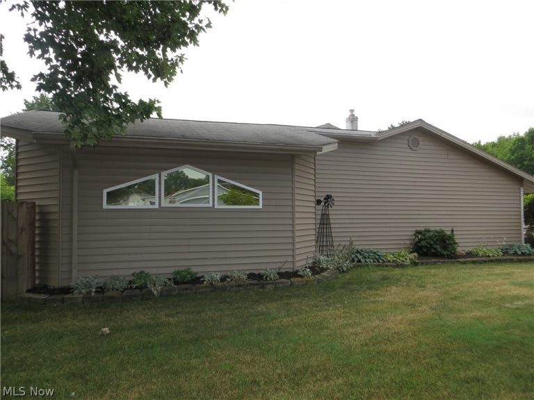 5477 Dorothy Drive, North Olmsted, OH - Photo 4