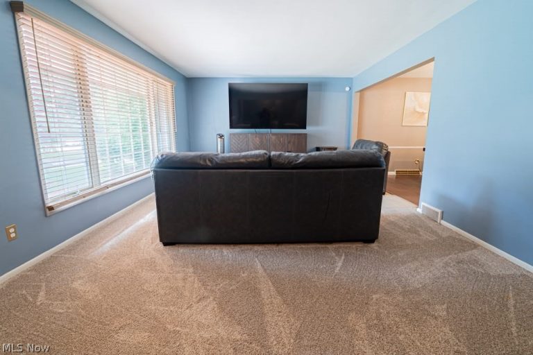 891 Brainard Road, Highland Heights, OH - Photo 8