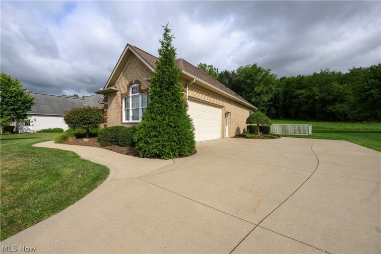 834 Forrest Ridge Drive, Dover, OH - Photo 4