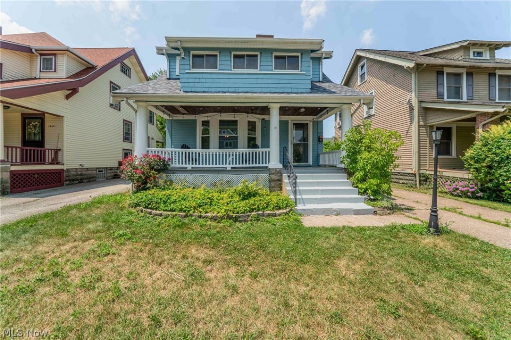 1290 Jackson Avenue, Lakewood, OH
