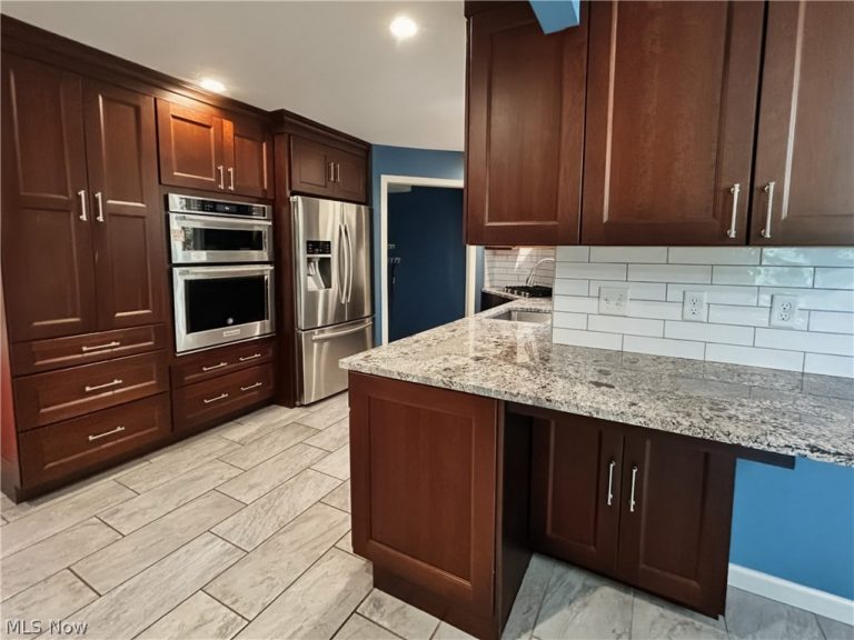 1011 Learidge Road, Lyndhurst, OH - Photo 6
