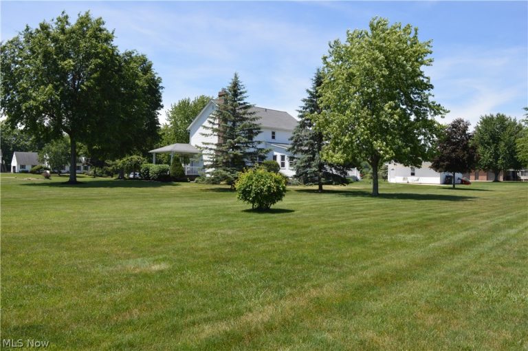7600 Meadowood Drive, Canfield, OH - Photo 6