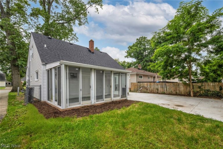 23928 Knickerbocker Road, Bay Village, OH - Photo 4
