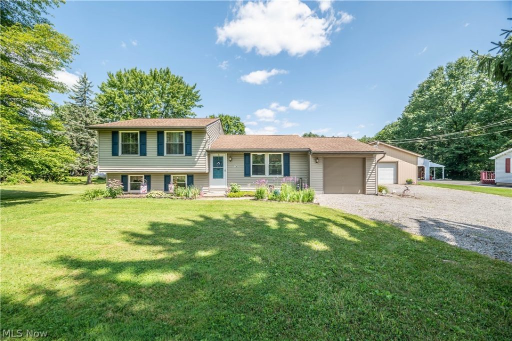 6142 Fairview Road, Austintown, OH