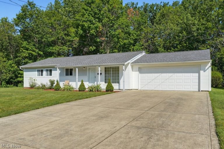 6326 Strathallan Drive, Bedford Heights, OH - Photo 2
