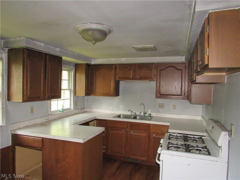 3240 Menough Road, Ravenna, OH - Photo 2