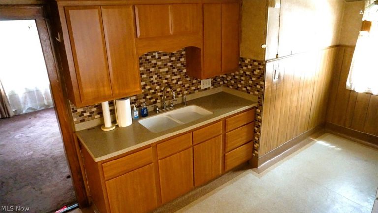 16409 Laverne Avenue, Cleveland, OH - Photo 3