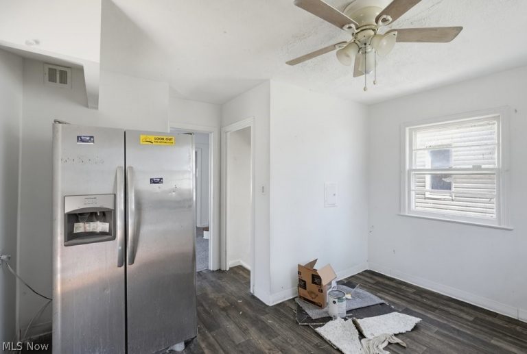 21860 Roberts Avenue, Euclid, OH - Photo 8