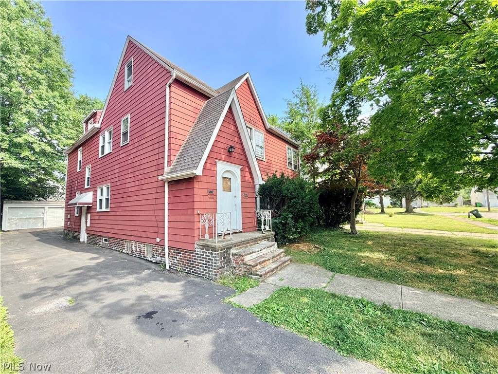 1537 Genesee Road, South Euclid, OH