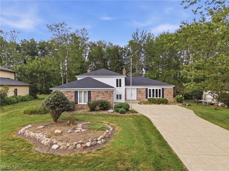 35771 Meadowdale Drive, Solon, OH - Photo 2