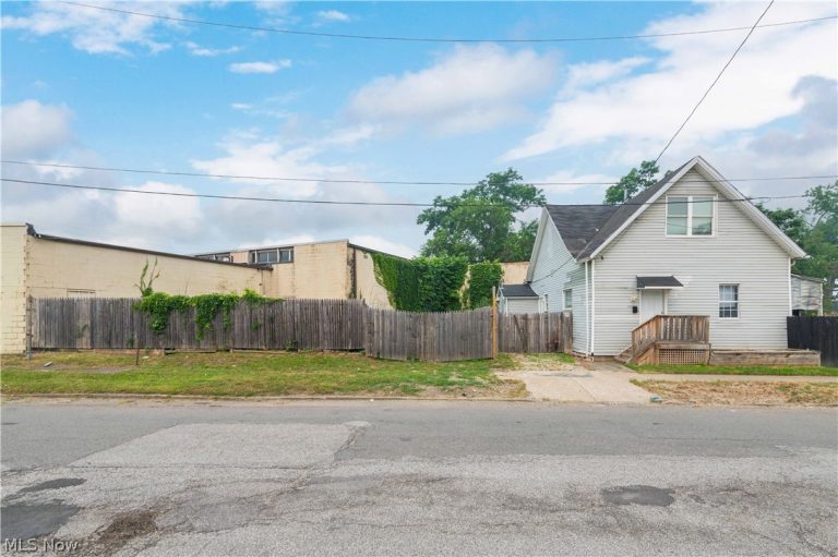 3208 66th Street, Cleveland, OH - Photo 5