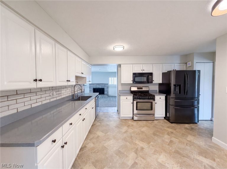 11500 Stormes Drive, Cleveland, OH - Photo 2
