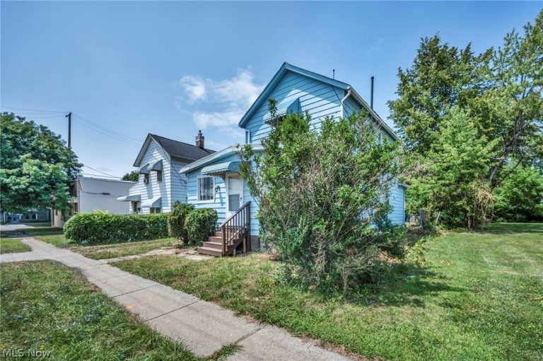 15607 Saranac Road, Cleveland, OH - Photo 3