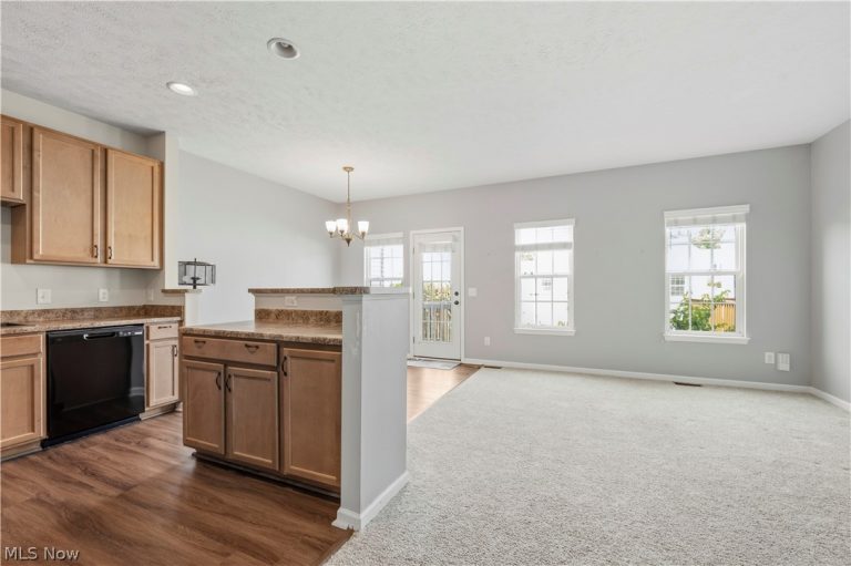 126 River Rock Way, Berea, OH - Photo 6