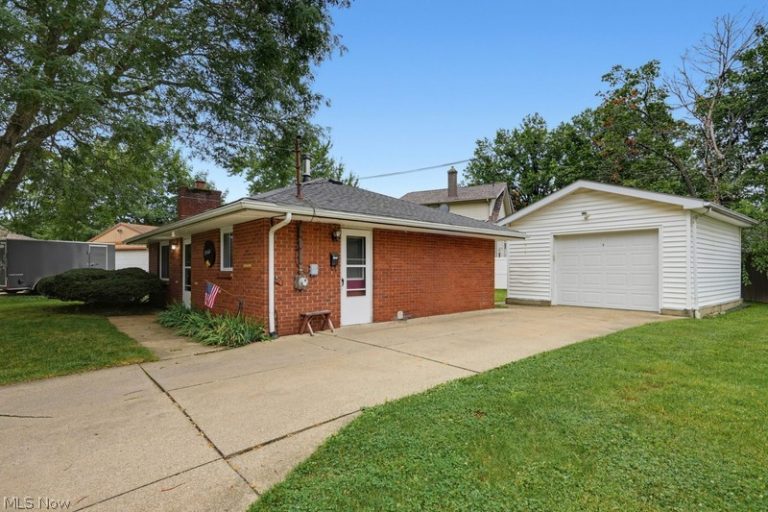 2568 9th Court, Cuyahoga Falls, OH - Photo 2