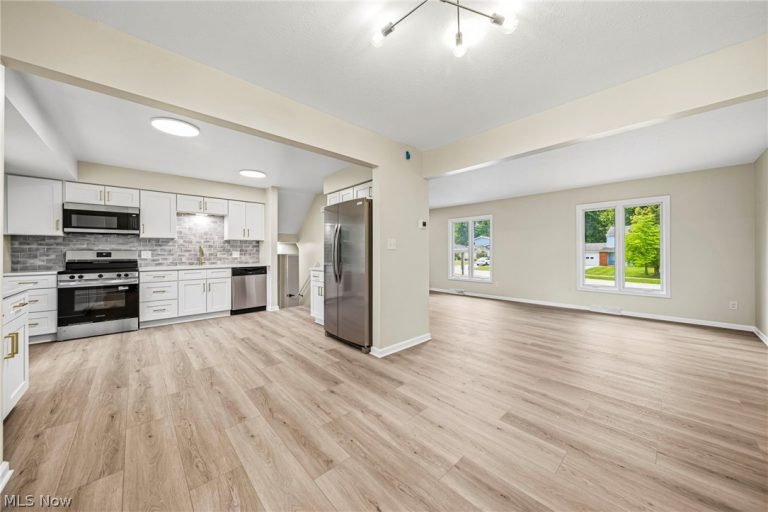 32705 Nimrod Street, Solon, OH - Photo 4