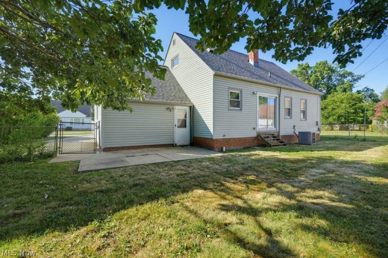 23881 Puritan Avenue, Euclid, OH - Photo 2
