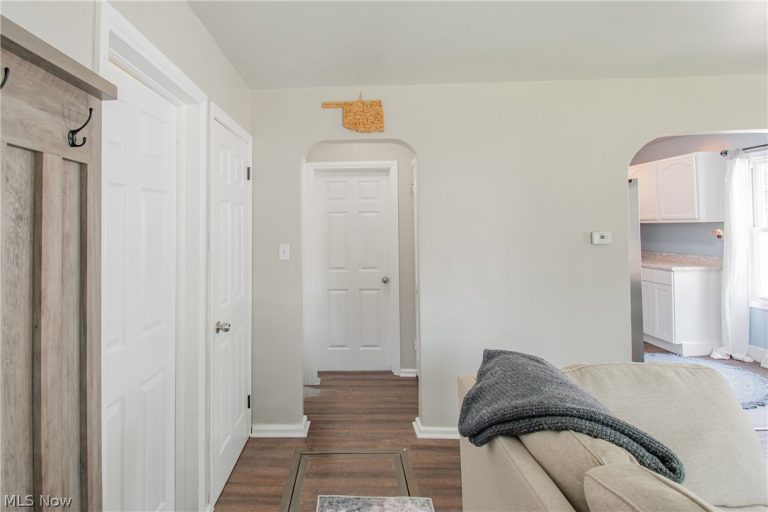 908 Hayes Avenue, Willoughby, OH - Photo 6