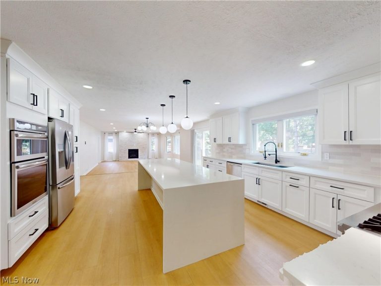 5650 Ashley Circle, Highland Heights, OH - Photo 8