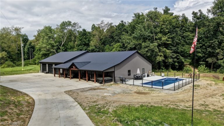 6168 Buckeye Hollow Road, Uhrichsville, OH, 44683